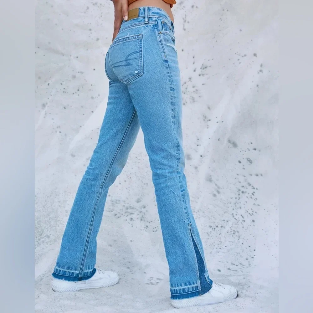 NWT American Eagle Denim Jeans 90s Low Rise Kick Two Tone Blue Mid Wash Size 2​​ - Picture 2 of 13